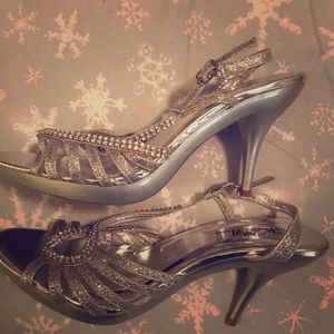 Worn once EUC rhinestone studded wedding shoes